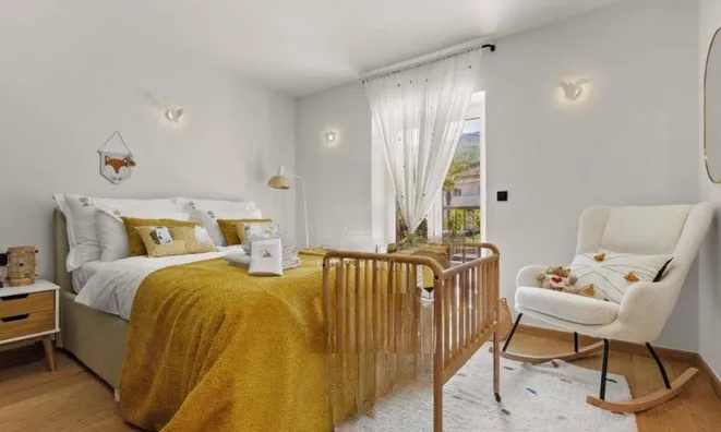 Недвижимость Семейный дом 313 м², Запад: 22