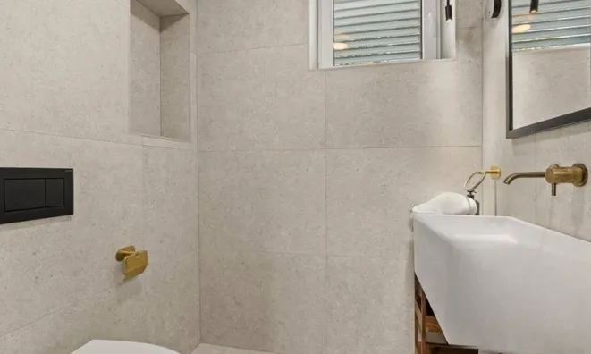 Недвижимость Семейный дом 313 м², Запад: 24