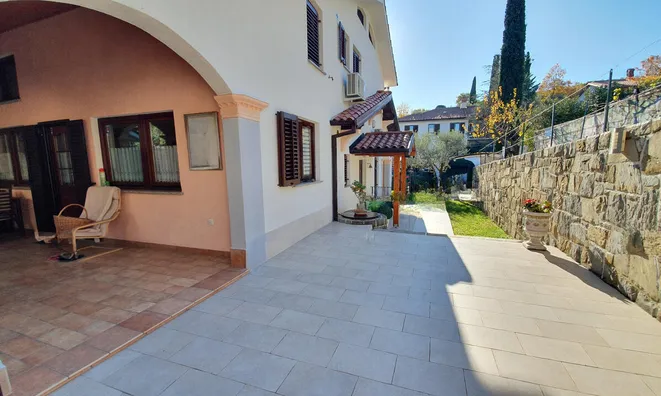 Недвижимость Дом с террасой в Ягодье: 2