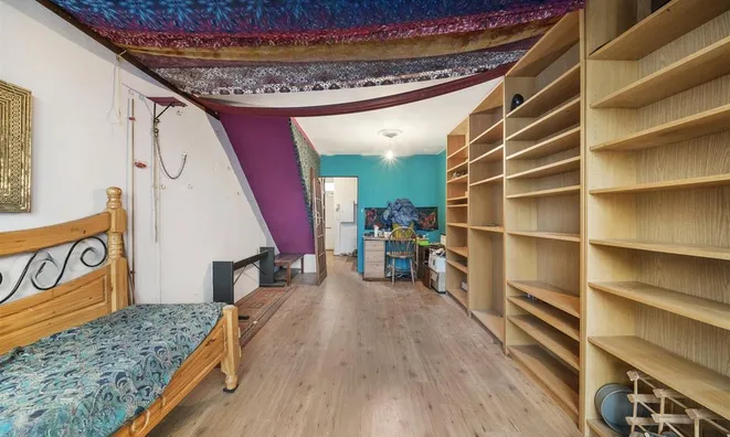 Недвижимость Yates House, Roberta Street: 13