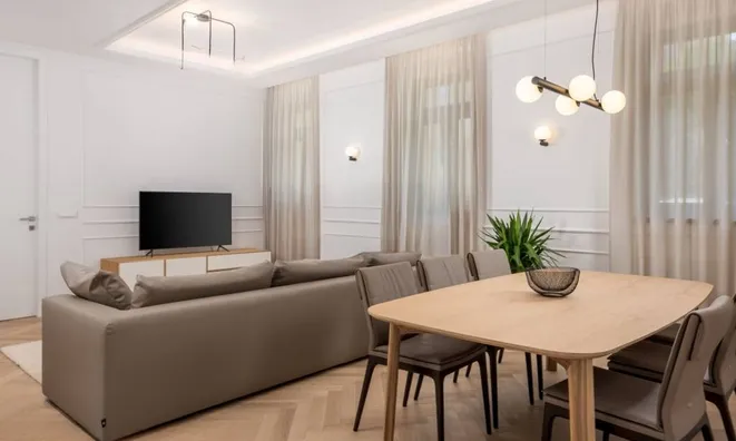 Недвижимость Трехкомнатная квартира в Центре: 1