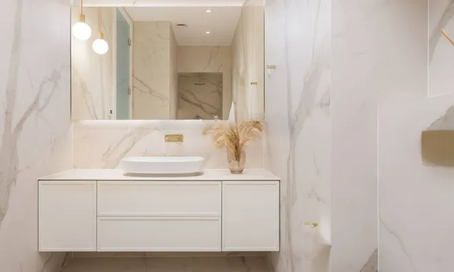 Недвижимость Трехкомнатная квартира в Центре: 12