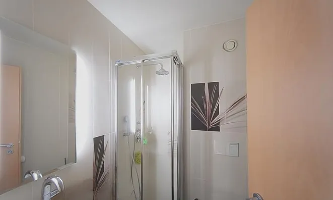 Недвижимость Apartment 5 rooms: 9