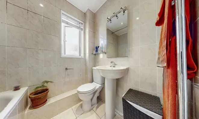 Недвижимость Bryn House, Broadfields Way: 3