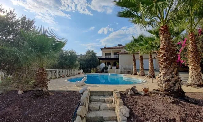 Недвижимость 3 Bedroom Villa For Sale in Agios Tychonas, Limassol.: 2