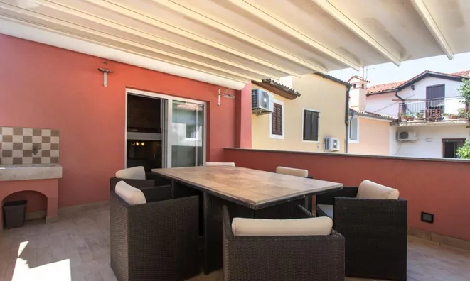 Недвижимость Дом с террасой Ново Пиран: 1