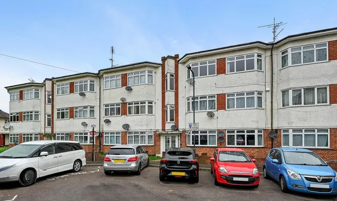 Недвижимость Gloucester Close, London, 8: 5