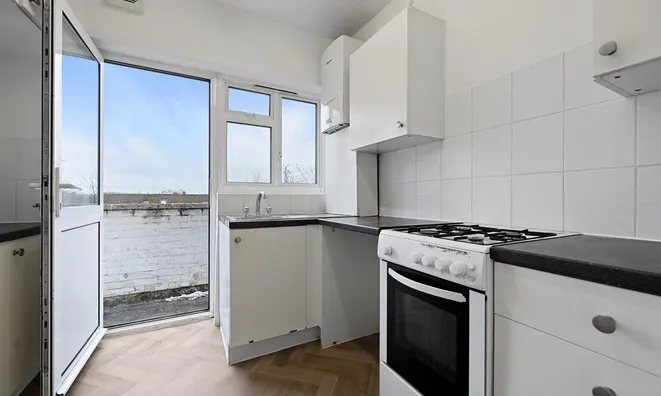 Недвижимость Gloucester Close, London, 8: 8