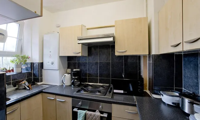 Недвижимость Falmouth Road: 12