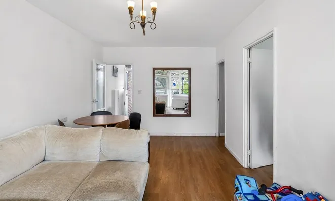 Недвижимость Dickens Estate: 4