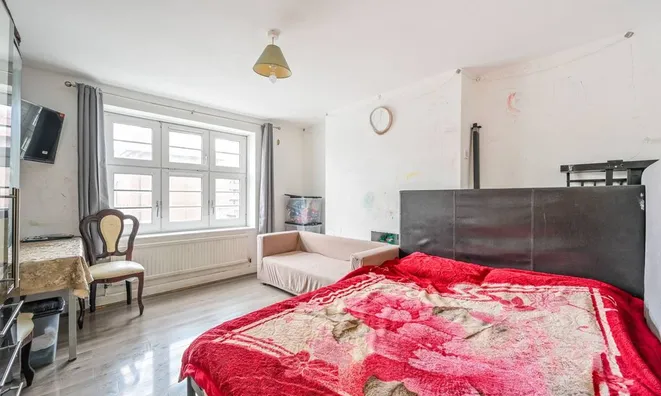 Недвижимость Sutton Street, Shadwell: 1