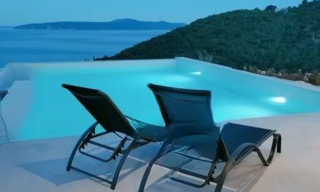 Недвижимость Трёхкомнатная квартира Центр: 2