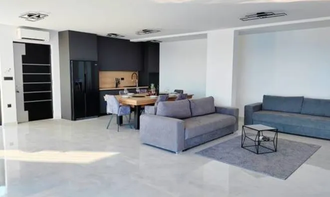 Недвижимость Трёхкомнатная квартира Центр: 5