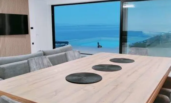 Недвижимость Трёхкомнатная квартира Центр: 9