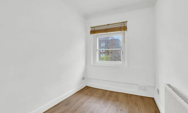 Недвижимость Adelaide Road: 2