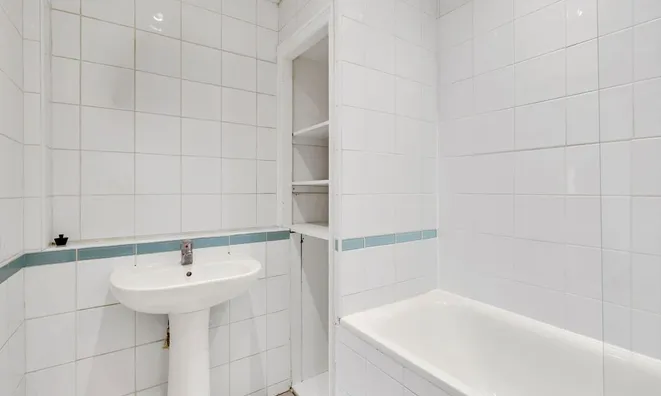 Недвижимость Adelaide Road: 4