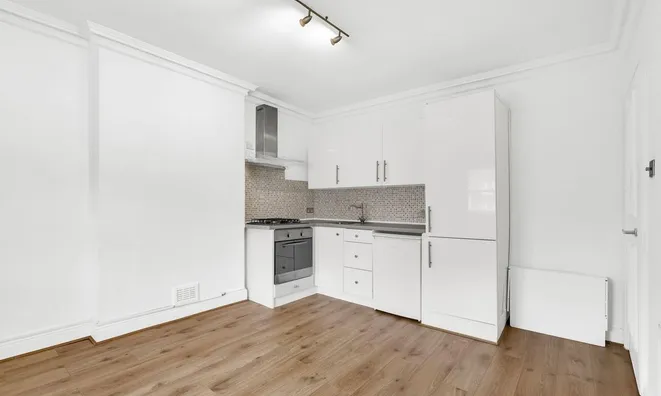 Недвижимость Adelaide Road: 12