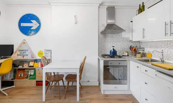 Недвижимость Adelaide Road: 13