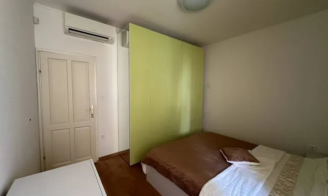 Недвижимость Двухкомнатная квартира в центре: 3