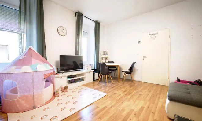 Недвижимость Квартира 2,5 комнаты Новый ЛЮБЛЯНА Центр: 1