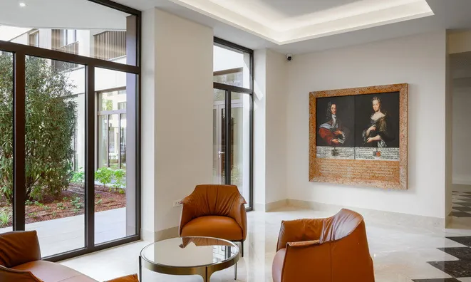 Недвижимость Квартира 4-комн. в центре: 8