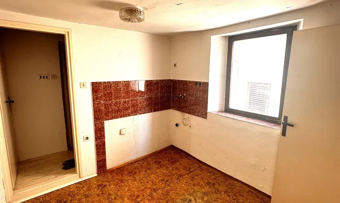 Недвижимость Однокомнатная квартира в центре Изолы: 3