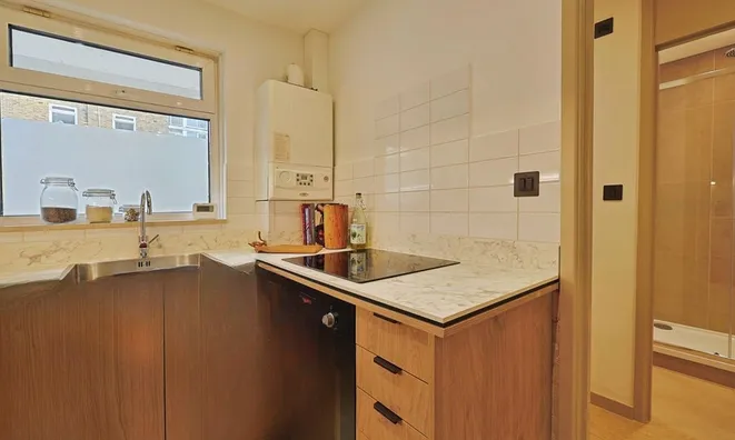 Недвижимость Shuttleworth Road: 16