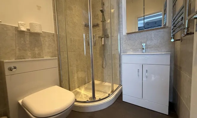 Недвижимость Upper Richmond Road: 2