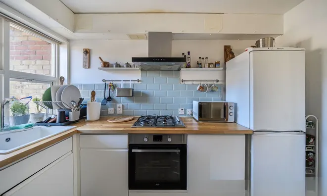 Недвижимость Highcroft Road: 2