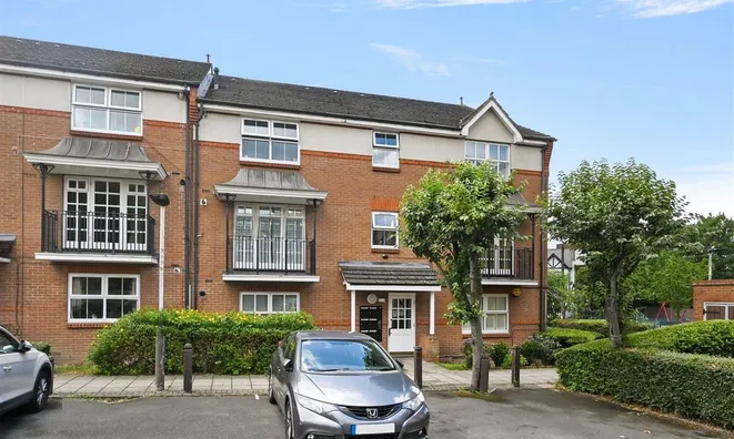 Недвижимость Shaftesbury Gardens, London, 6: 8