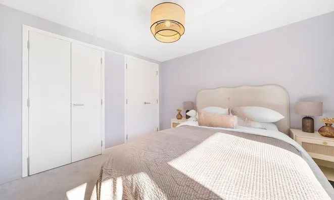 Недвижимость Clarence Avenue: 2