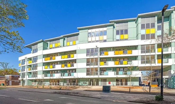 Недвижимость Clarence Avenue: 6