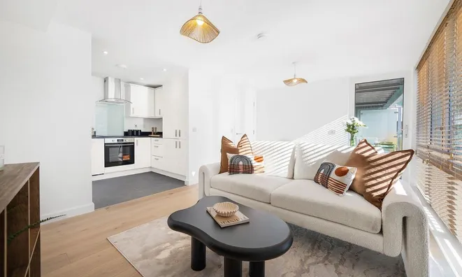 Недвижимость Clarence Avenue: 7