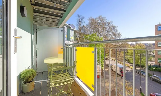 Недвижимость Clarence Avenue: 8