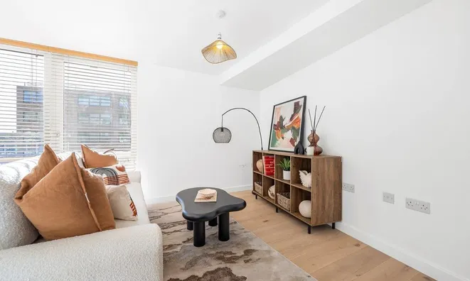 Недвижимость Clarence Avenue: 10