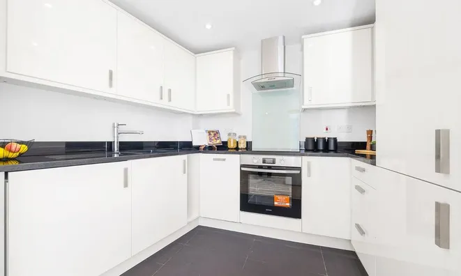 Недвижимость Clarence Avenue: 11