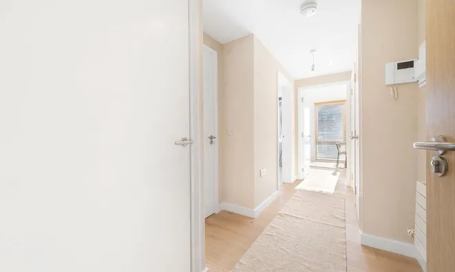 Недвижимость Clarence Avenue: 12