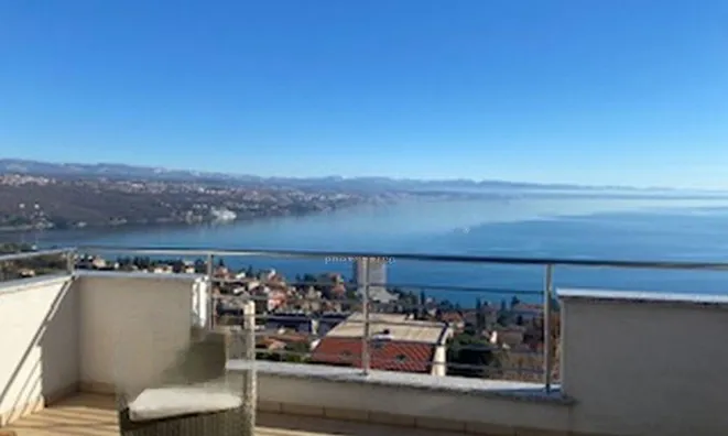 Недвижимость Трехкомнатная квартира в Центре: 1