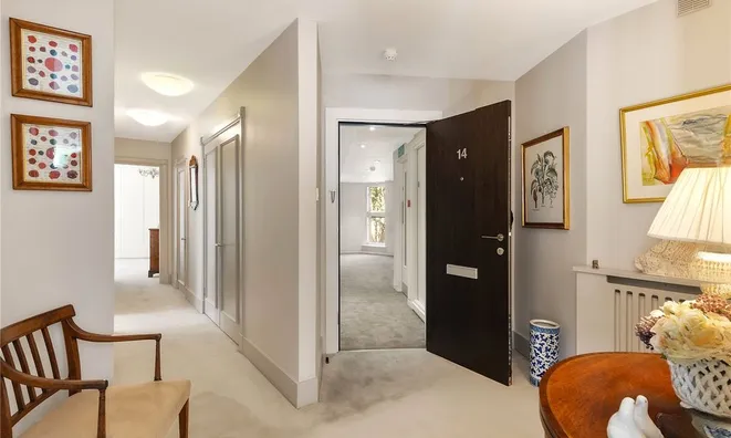 Недвижимость Holbein Place: 12