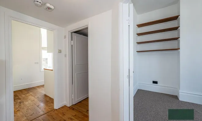 Недвижимость Devonport Road Shepherds Bush: 2