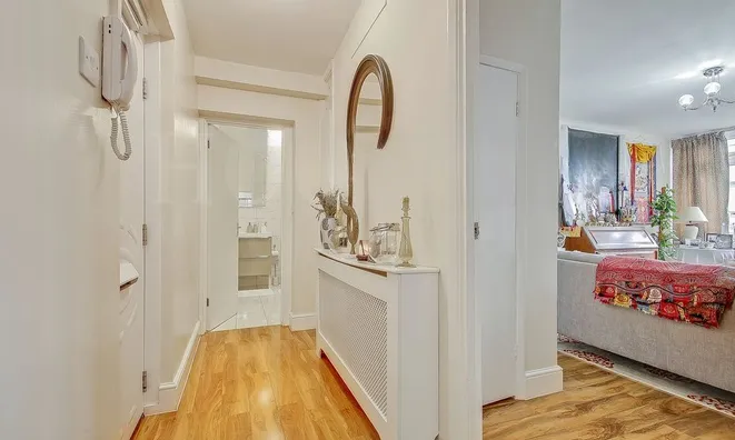 Недвижимость Ainsworth Close: 1