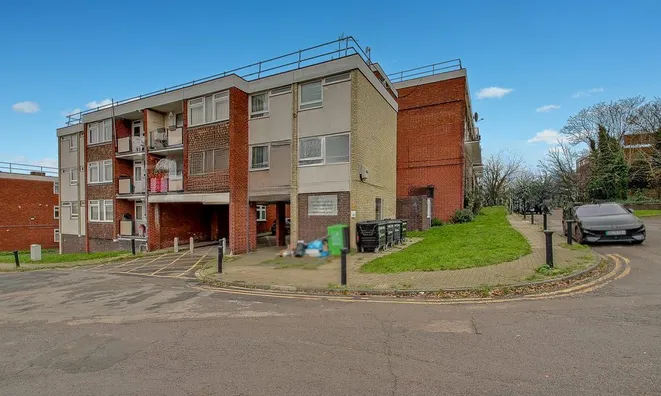 Недвижимость Ainsworth Close: 3