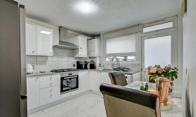 Недвижимость Ainsworth Close: 6