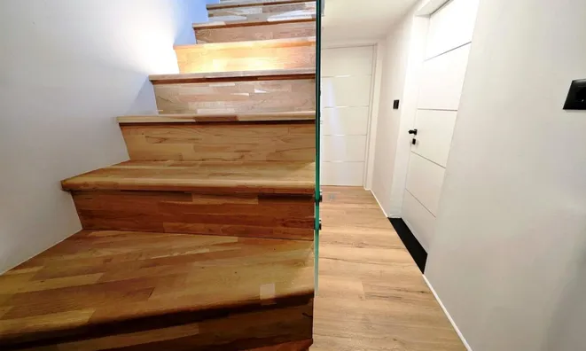 Недвижимость Четырёхкомнатная квартира с террасой в Пиране: 13