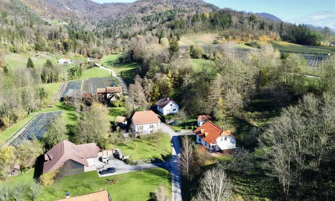 Недвижимость Лока при Зиданем Мосту: 25