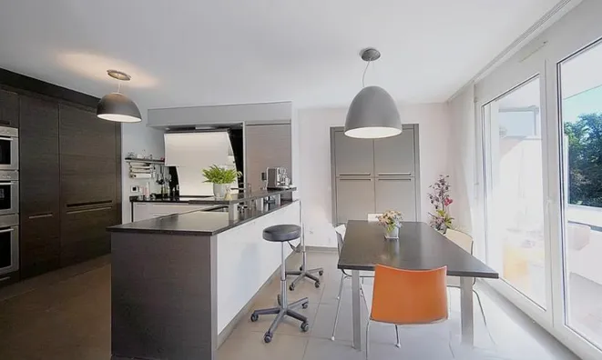 Недвижимость Apartment 5 rooms: 3