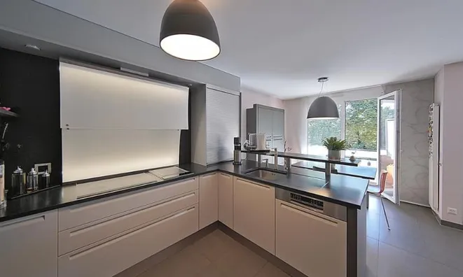 Недвижимость Apartment 5 rooms: 6