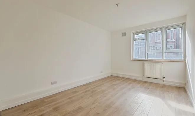 Недвижимость Elspeth Road: 2