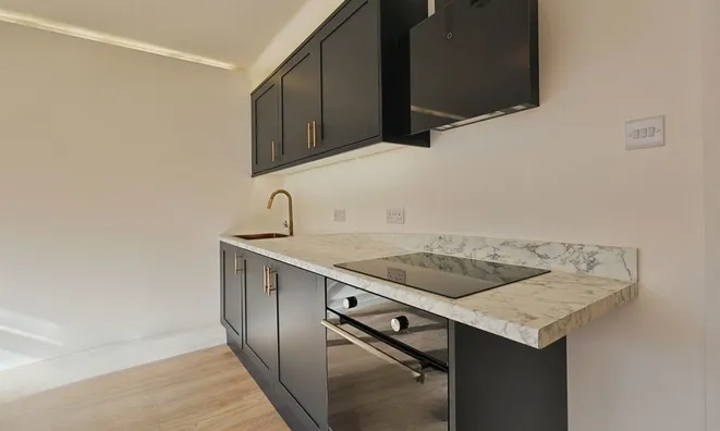 Недвижимость Elspeth Road: 6