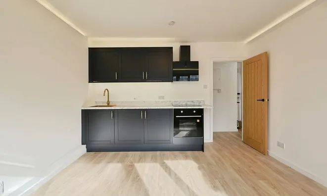 Недвижимость Elspeth Road: 12